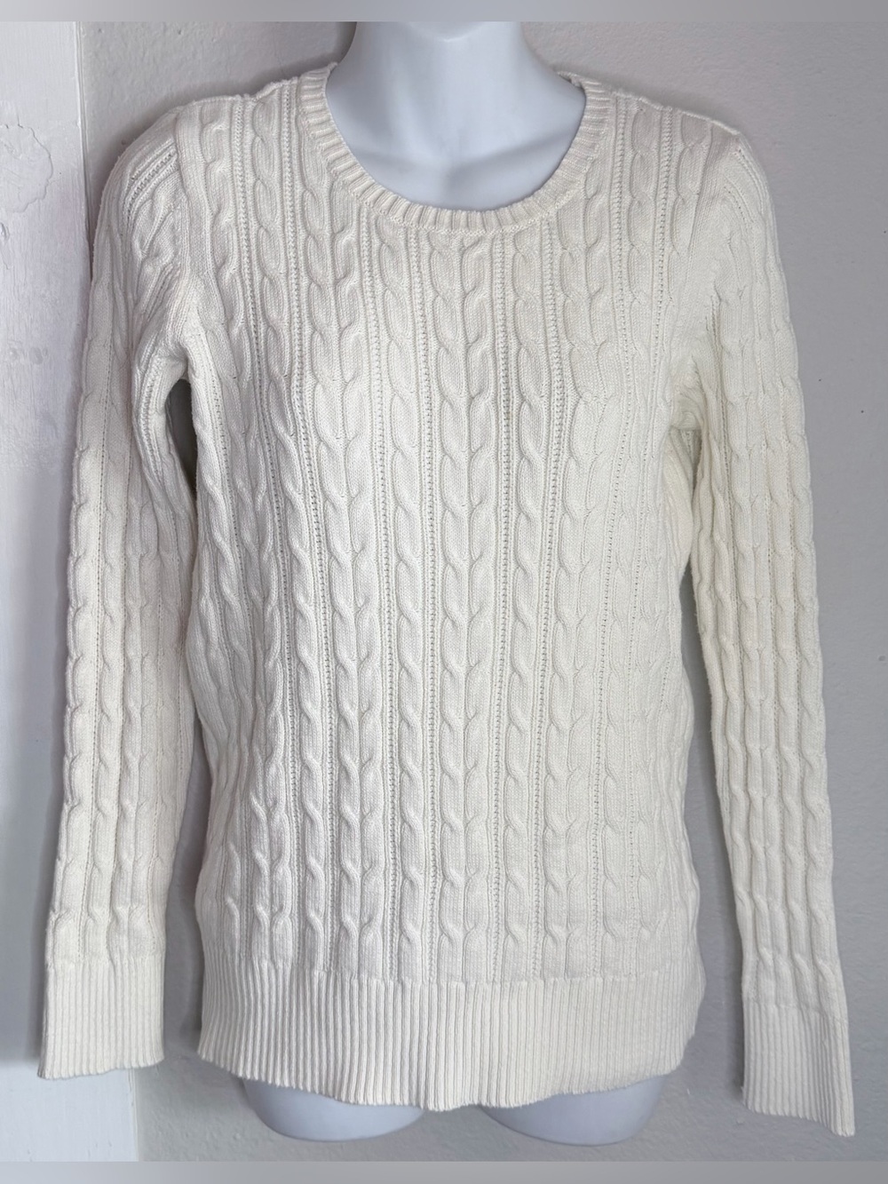 St. John's Bay ivory cable knit sweater crew neck women medium